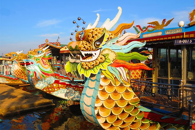 Dragon Boat – Dinner Cruise on Perfume River