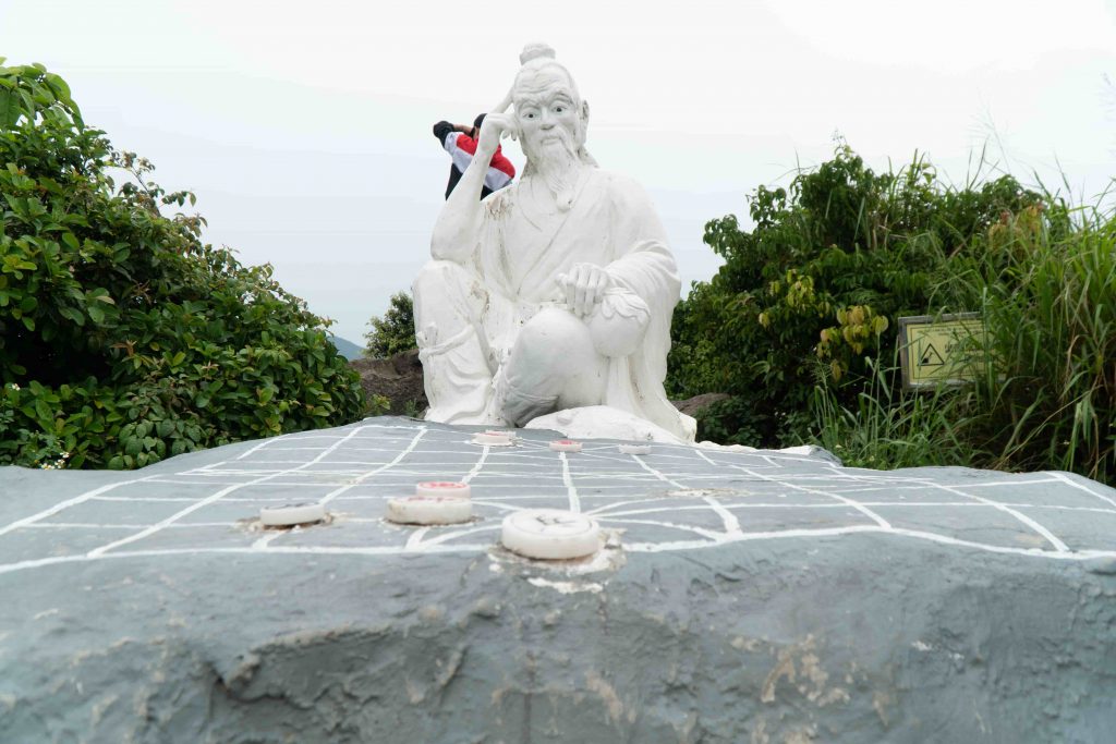 Ban Co Peak is a beautiful check-in spot in Da Nang