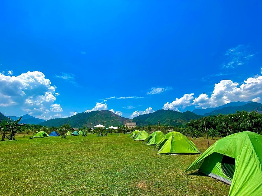 When is the best time for camping in Da Nang?