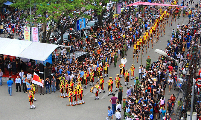 Crowds watch artists perform at a street carnival of the 2018 Hue Festival