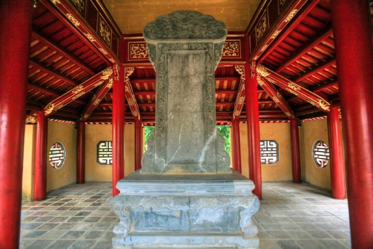 The stele praises the merits and expresses the heartfelt remembrance of the late emperor by Minh Mang