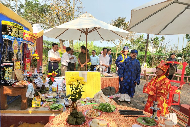 Traditional ancestral worship ceremony at Kim Bong Carpentry Village Festival, Hoi An