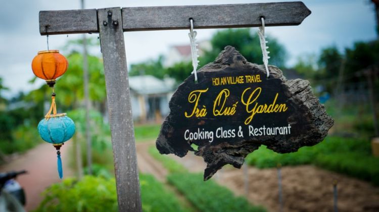 Tra Que Vegetable Village is located in Cam Ha Commune, Hoi An City, Quang Nam Province