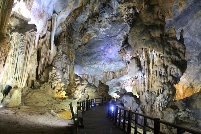 Wooden staircase inside Paradise Cave with spectacular stalactites and stalagmites.