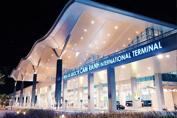 Airport transfer service from Cam Ranh Airport to the city center.