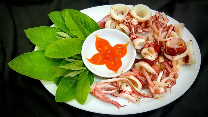 Enjoy the delicious steamed mullet with guava leaves dish at Ninh Van Bay