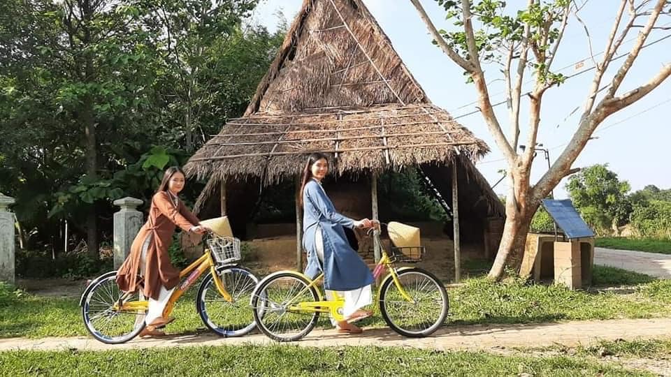 Explore by bicycle and experience the ancient beauty of Phuoc Tich Ancient VillageExplore by bicycle and experience the ancient beauty of Phuoc Tich Ancient Village