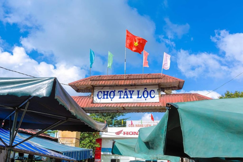 Tay Loc Market