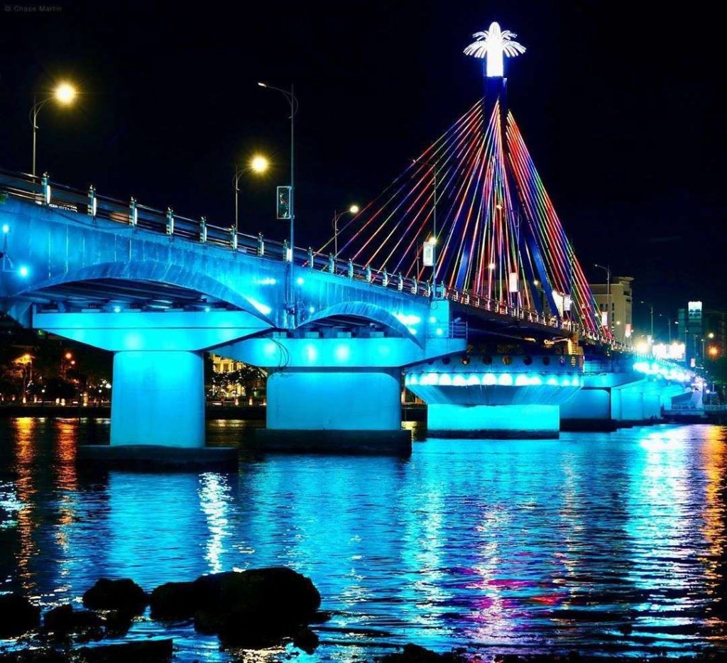 Explore the night market by the Han River in Da Nang, offering a wide range of exciting activities.Explore the night market by the Han River in Da Nang, offering a wide range of exciting activities.