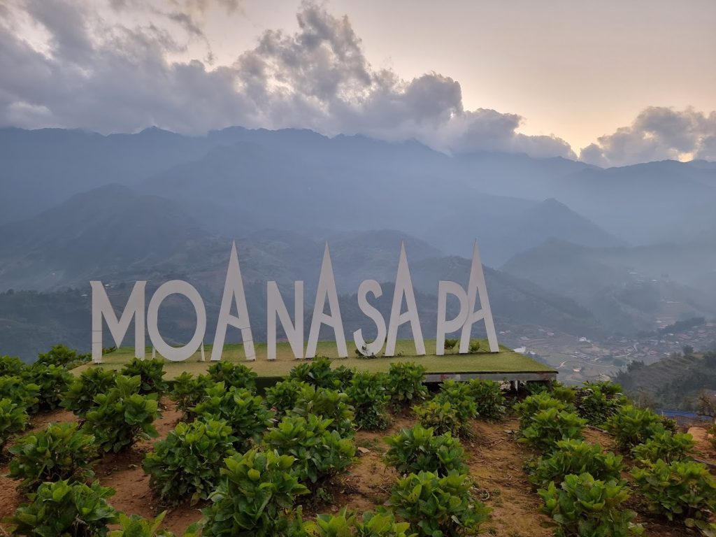 Moana Sapa features a variety of unique and distinctive scenes, providing an ideal spot for capturing stunning photos in Sapa