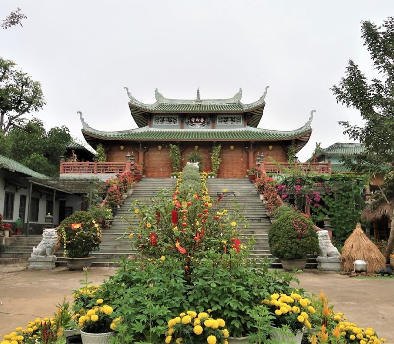 The area around Huong Son Pagoda is filled with tranquility