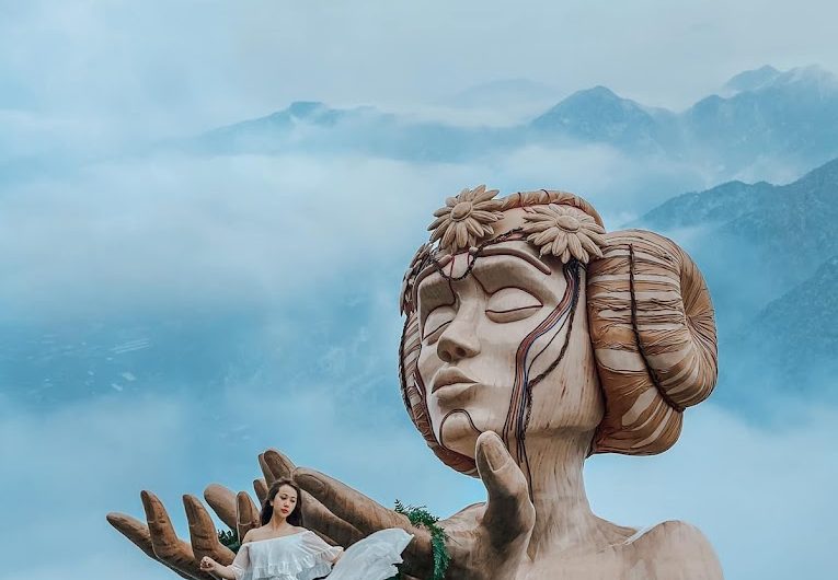 The giant Moana statue at Moana Sapa provides an impressive backdrop for your photos