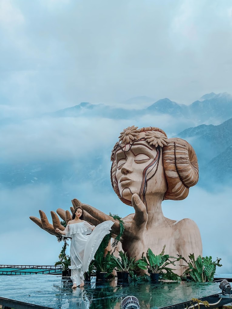 The giant Moana statue at Moana Sapa provides an impressive backdrop for your photos