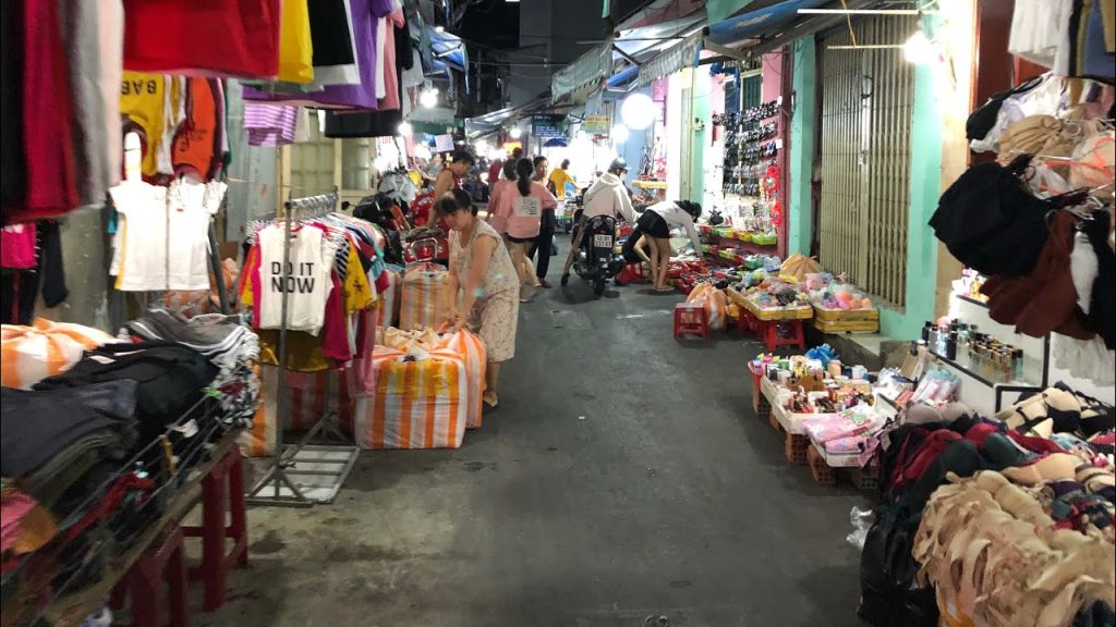 The streets overflowing with clothing, souvenirs, and accessories are sure to overwhelm you