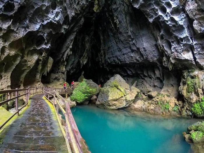  Kayaking on the serene Chay River, surrounded by the stunning natural beauty of Quang Binh, Vietnam – a must-visit destination for adventure enthusiasts.