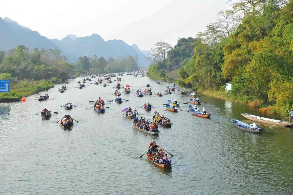 The serene Yen Stream with crystal-clear water and lush green surroundings.