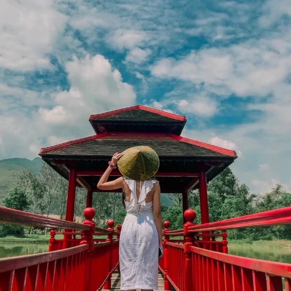 Elegant and flowy maxi dress for strolling in Hue