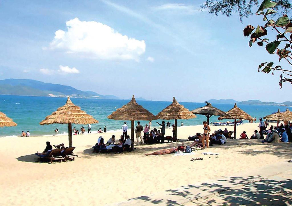 Stunning view of Nhat Le Beach in Dong Hoi, Quang Binh, Vietnam – a perfect destination for relaxation and enjoying nature.