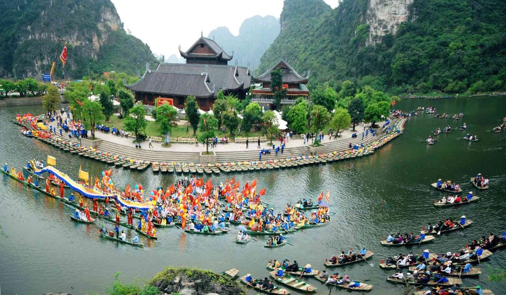 Scenic boat tour at Trang An in Ninh Binh