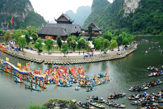 Scenic boat tour at Trang An in Ninh Binh